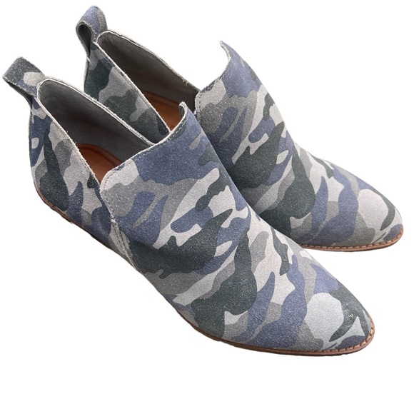NWOT 1 State Grey Camo Suede Leather Ankle Boots - Size 7 1/2 - 38 - Picture 1 of 6